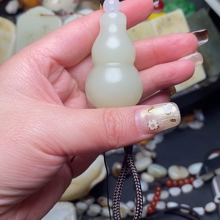 和田玉（糖玉）未镶嵌颈饰