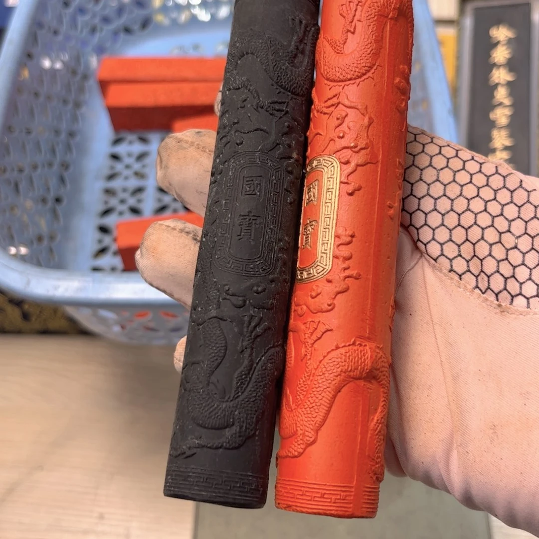 哈哈哈哈哈刚刚一黑一红