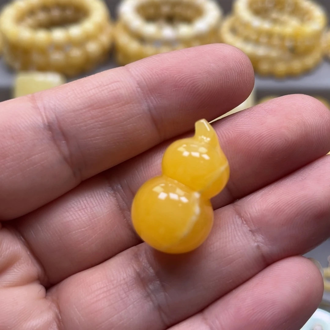 琥珀未镶嵌颈饰吊坠