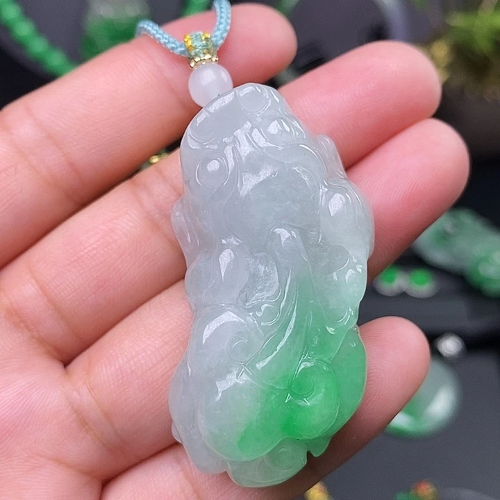 翡翠未镶嵌吊坠(赠链)