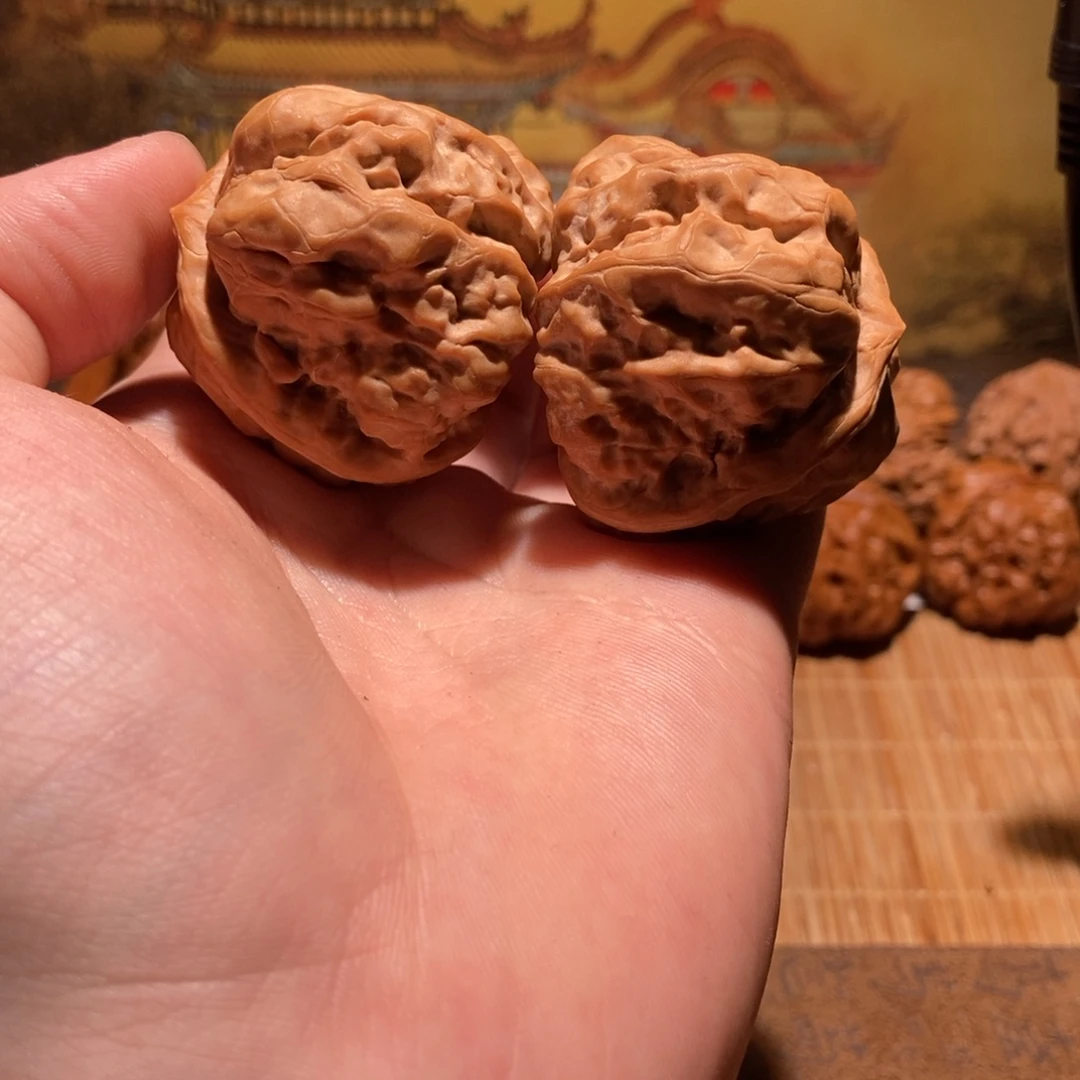 尊***物大叶紫檀（黑酸枝木类）蛤蟆头核桃D14