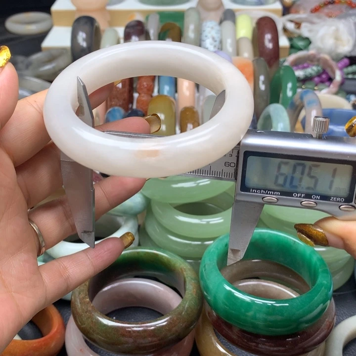 石英质玉手镯未镶嵌