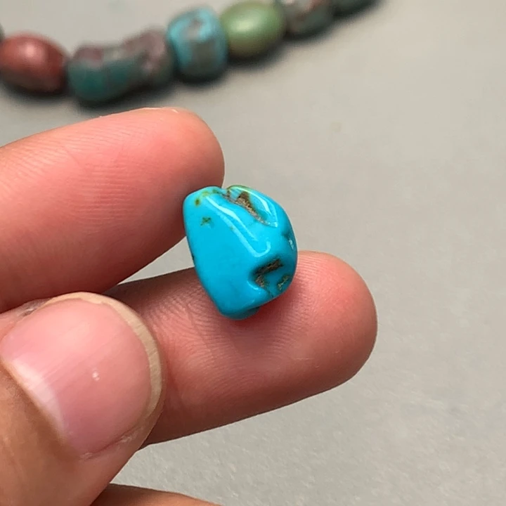 绿松石未镶嵌颈饰