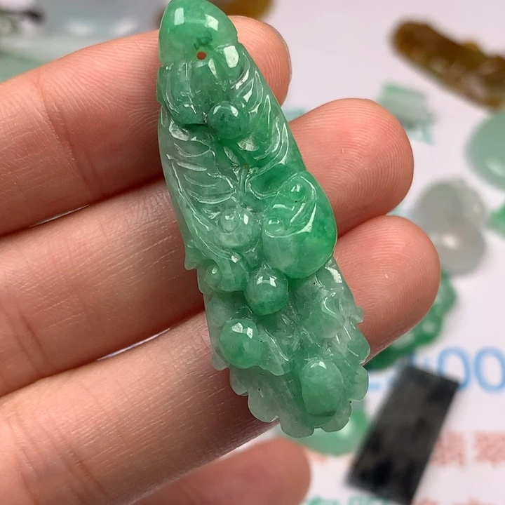 翡翠未镶嵌颈饰翡翠