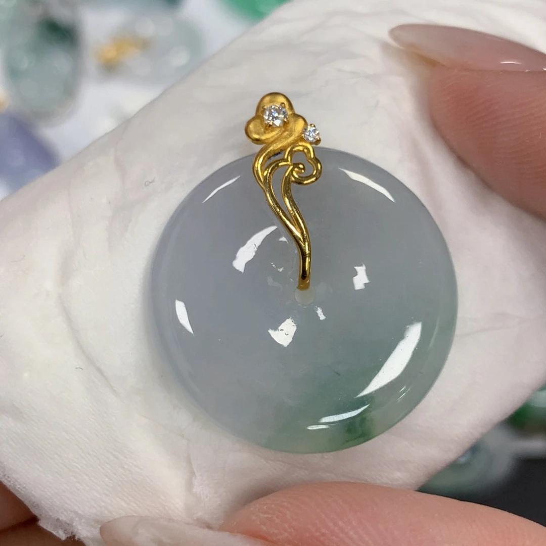 颈饰18K金镶嵌翡翠