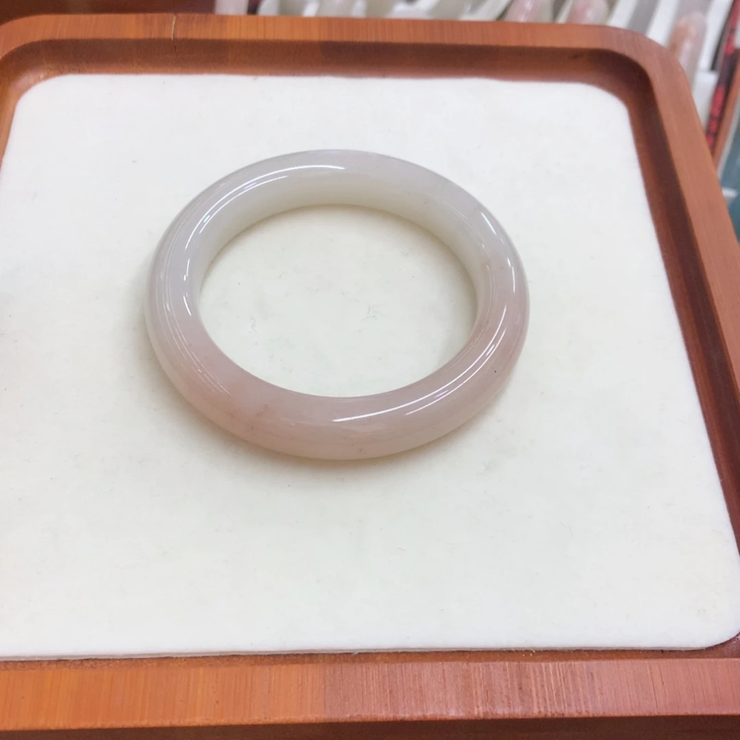 9***姨石英质玉未镶嵌手镯