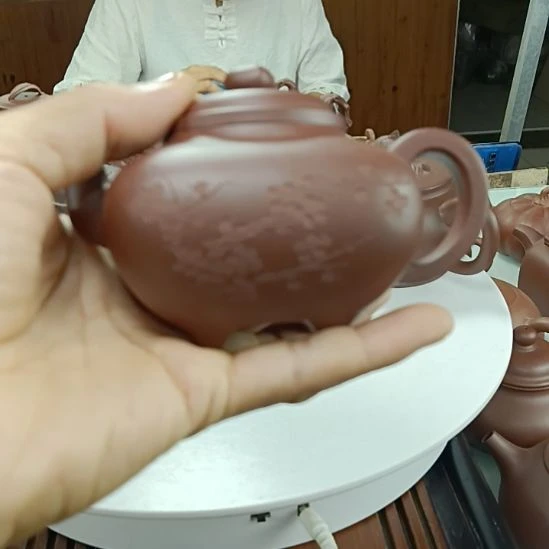 茶壶紫砂工作人员