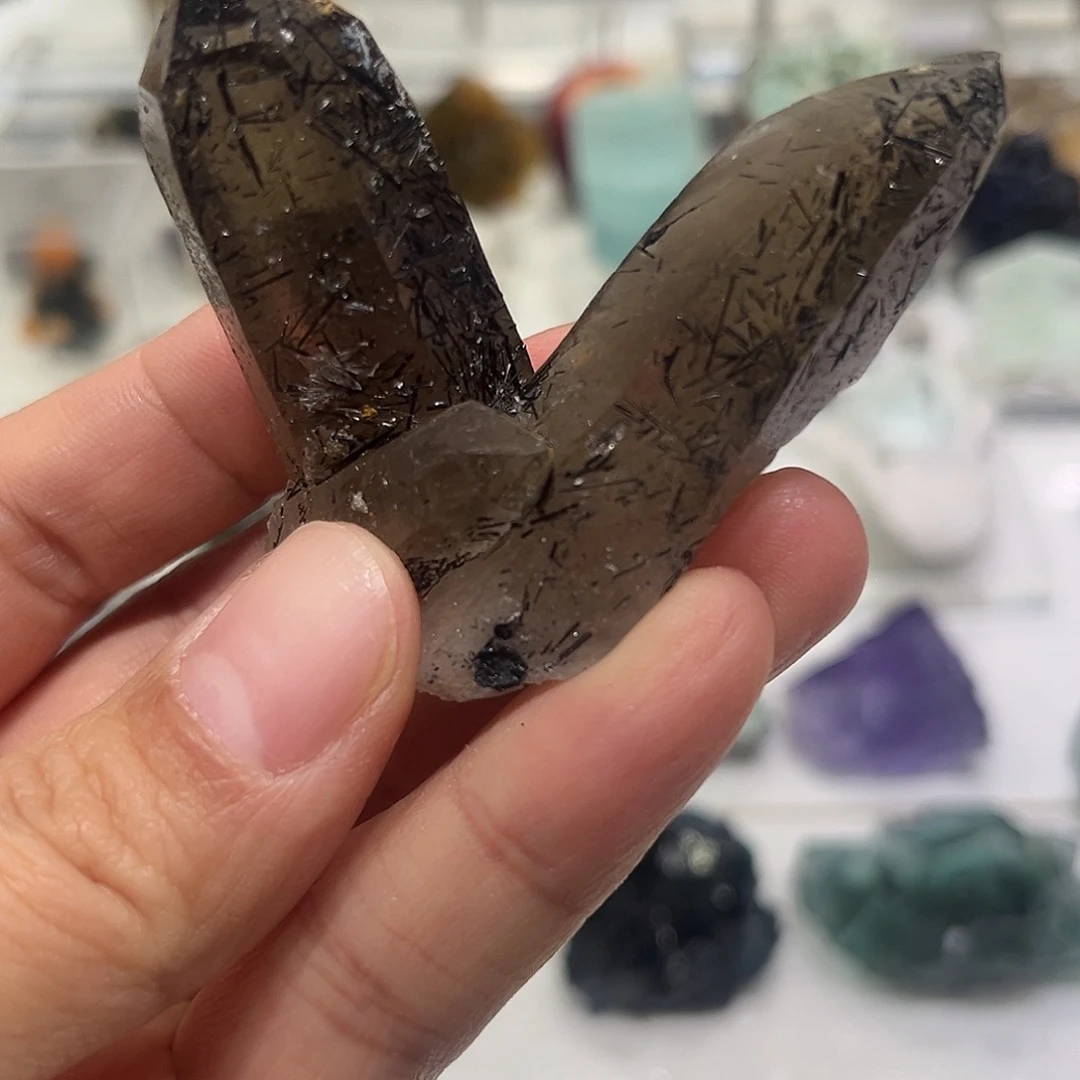 石材双柱体茶色水晶