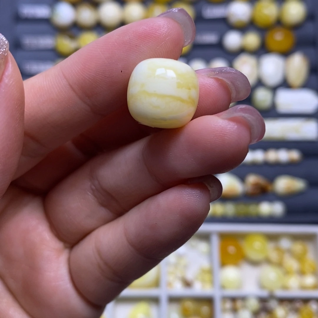 蜜蜡未镶嵌珠宝奇石瓷白妖花老型14.1*13.4mm