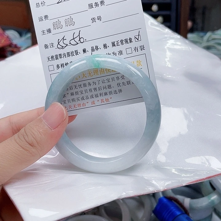 翡翠手镯未镶嵌翡翠