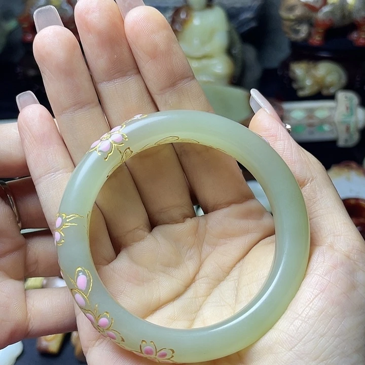 武***业颈饰未镶嵌和田玉