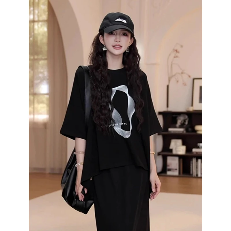 芯娇晴黑色圆领几何印花扩摆短袖T恤女夏2025年新款休闲宽松上衣