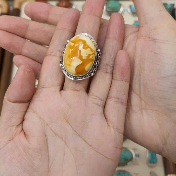 琥珀足银镶嵌戒指