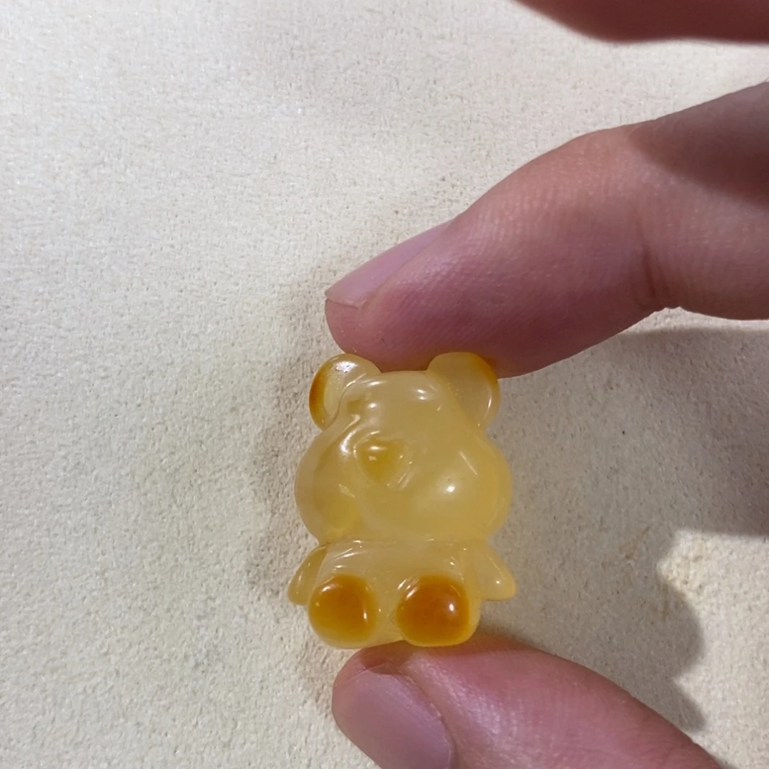 蜜蜡未镶嵌裸石小熊