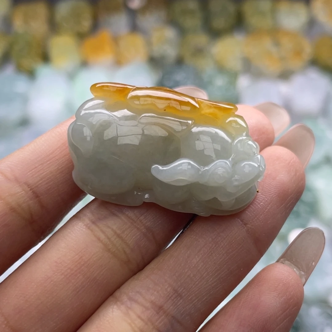 翡翠未镶嵌颈饰貔貅