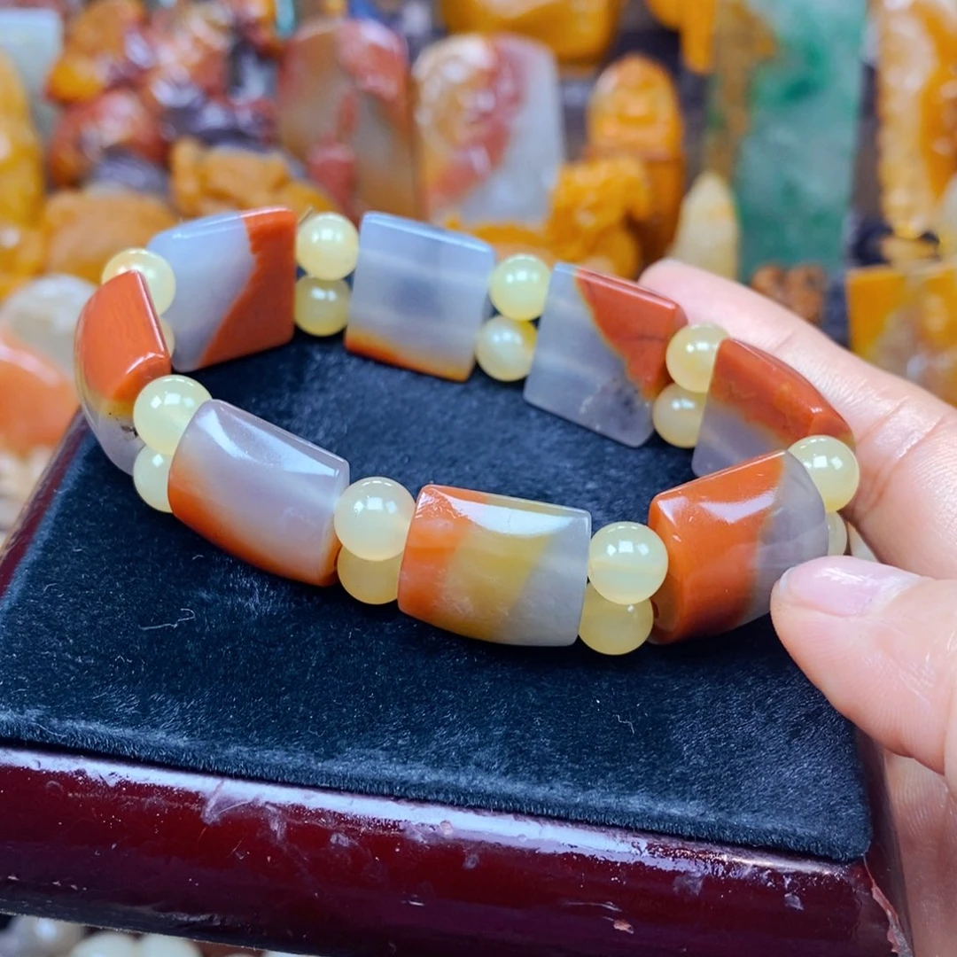 石英质玉（黄龙玉）未镶嵌颈饰