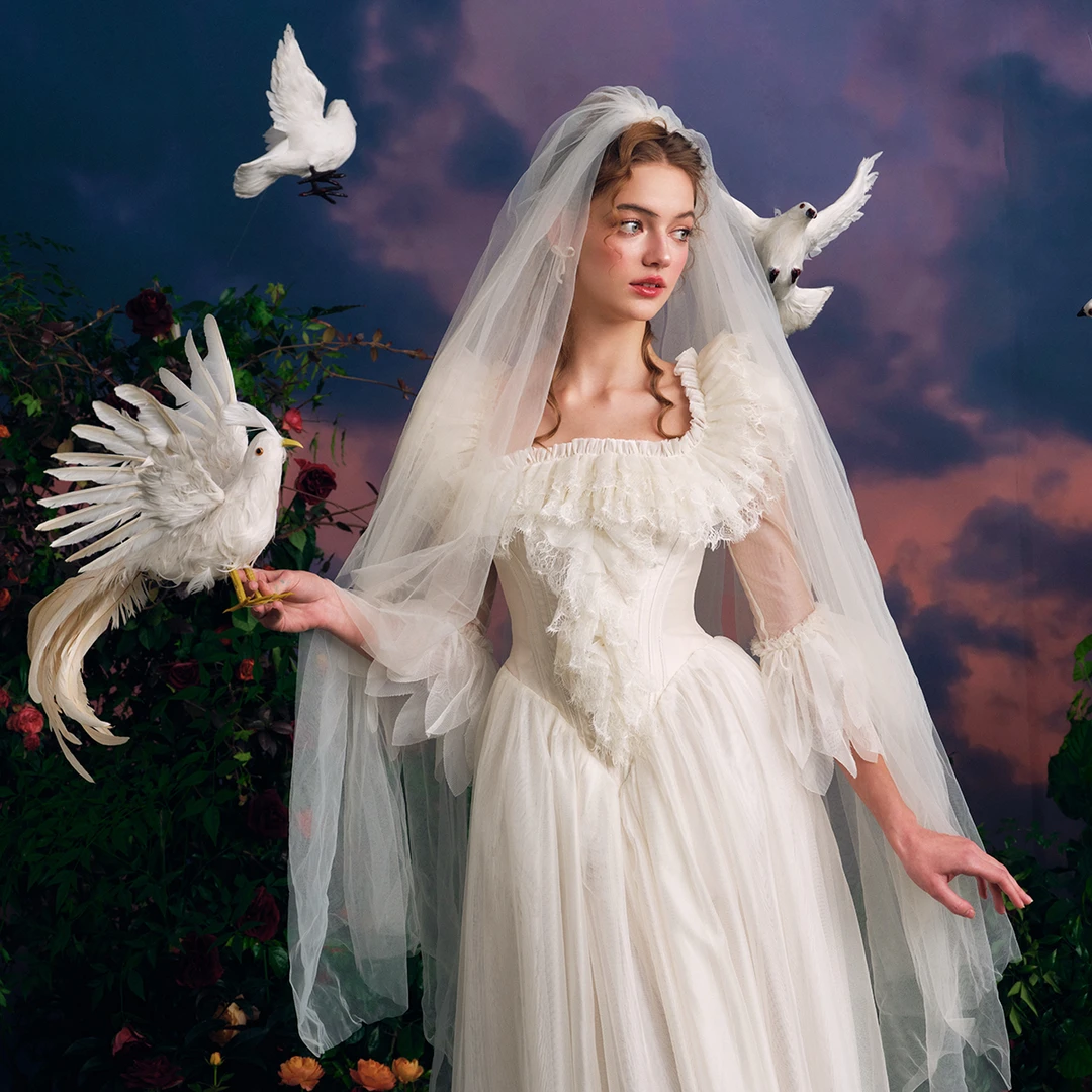 LaceMade 坚韧之翼 收藏款古董鱼骨轻婚纱法式复古重工礼服出门纱