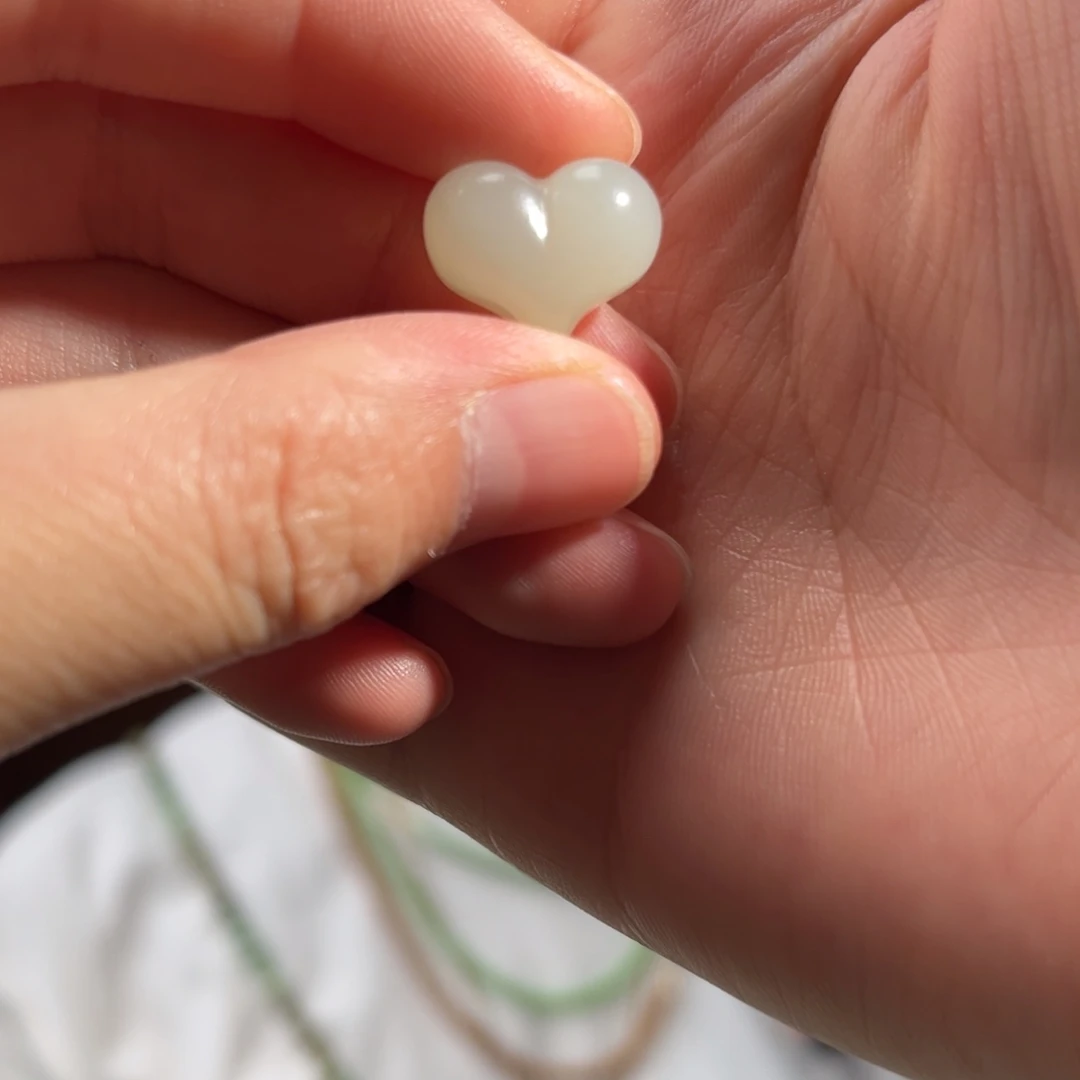 和田玉未镶嵌吊坠(不含链)晴白屁桃75