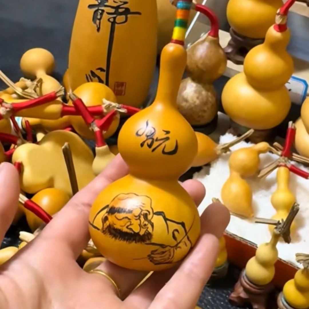 天然墨刻题材小葫芦手把件一物一图