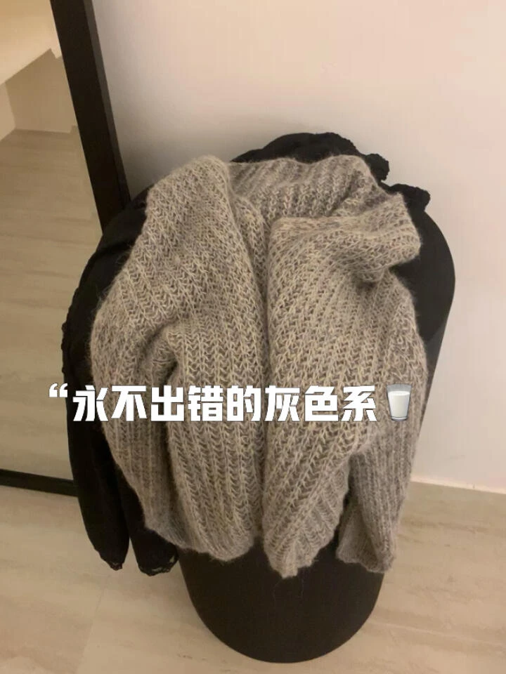 2025秋季新款韩系复古时尚ins风毛衣V领长袖气质风洋气慵懒感上衣