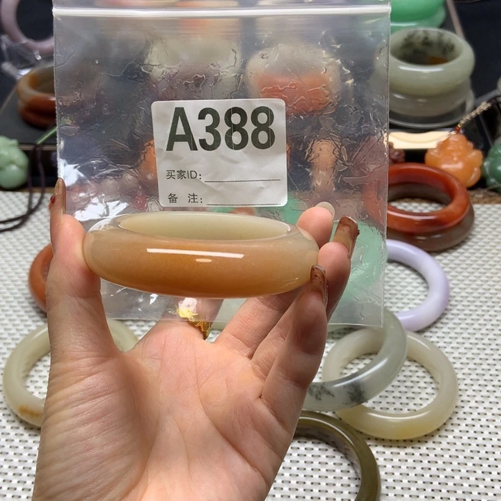 顺***安石英质玉未镶嵌手镯