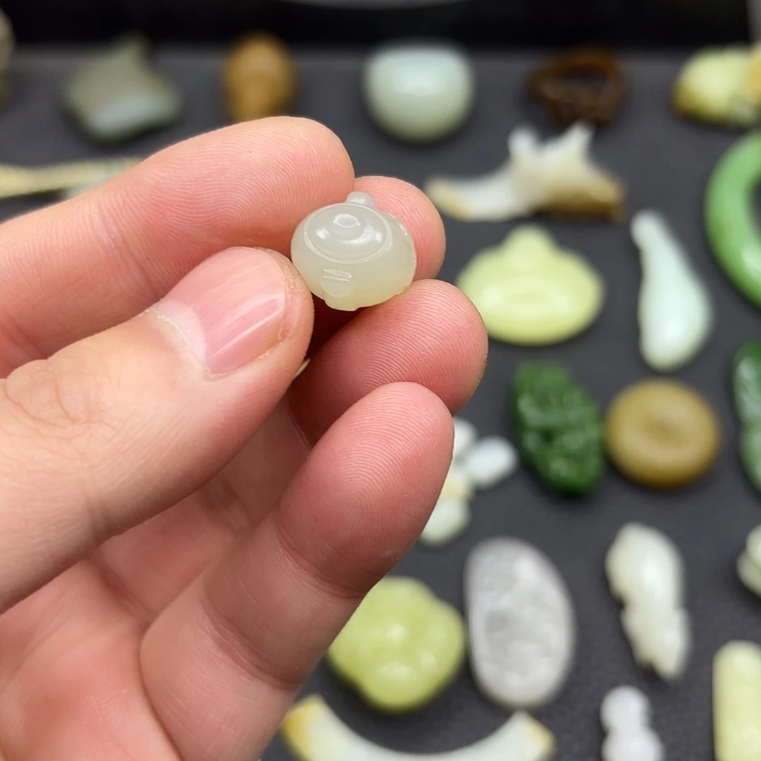 如***懿和田玉未镶嵌颈饰