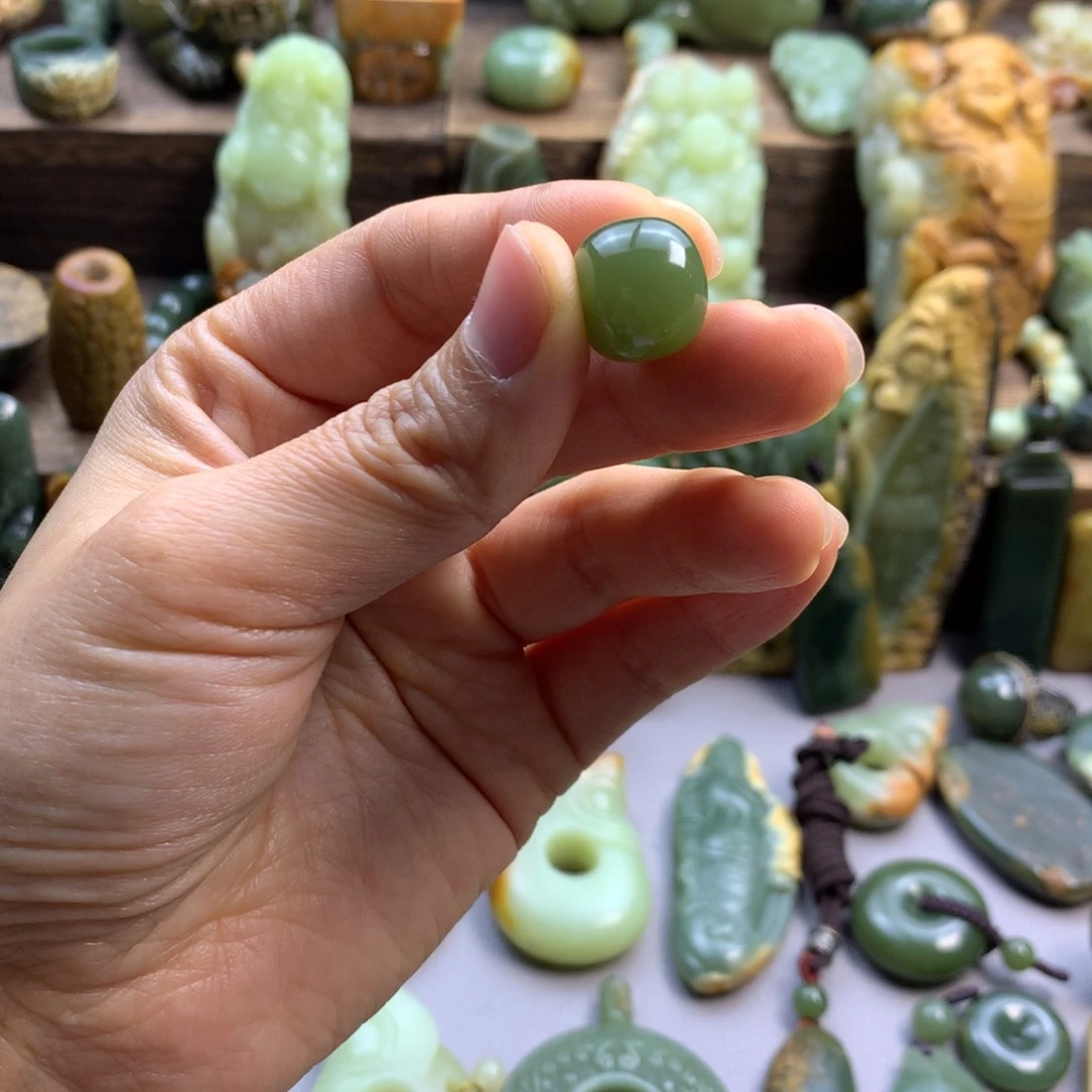 未镶嵌岫岩河磨玉（透闪石质玉）珠宝奇石仁*