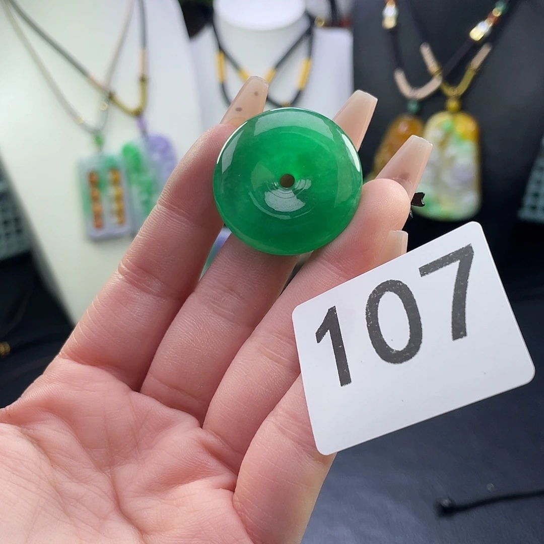 翡翠未镶嵌吊坠(赠链)