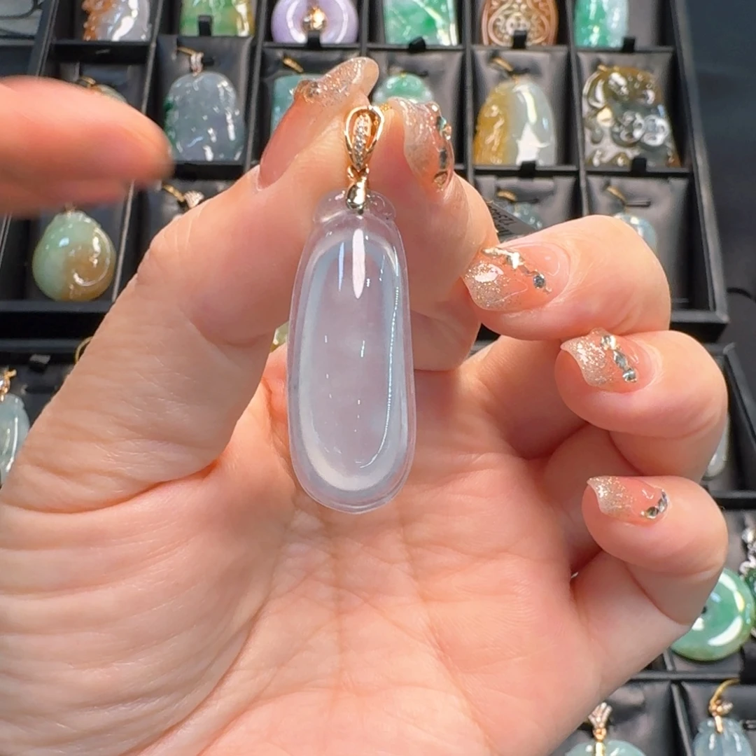 颈饰18K金镶嵌翡翠福瓜