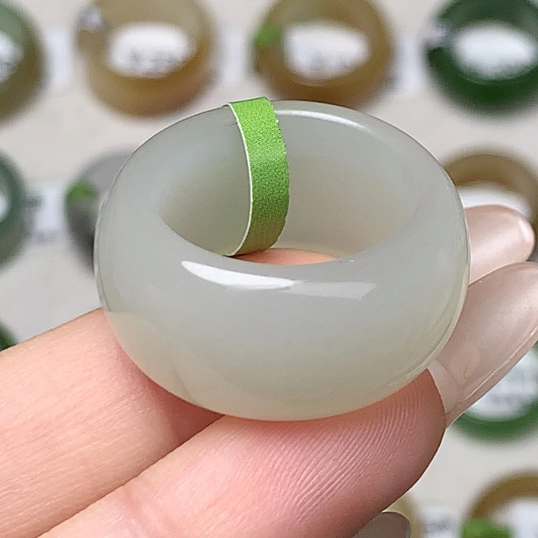 未镶嵌戒指和田玉