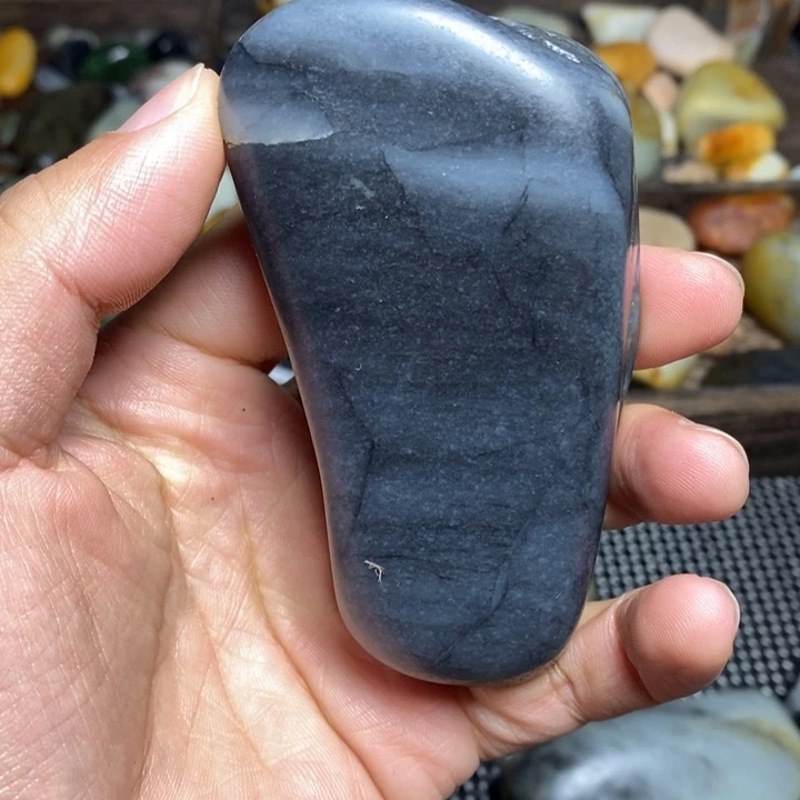 和田玉（墨玉）未镶嵌颈饰