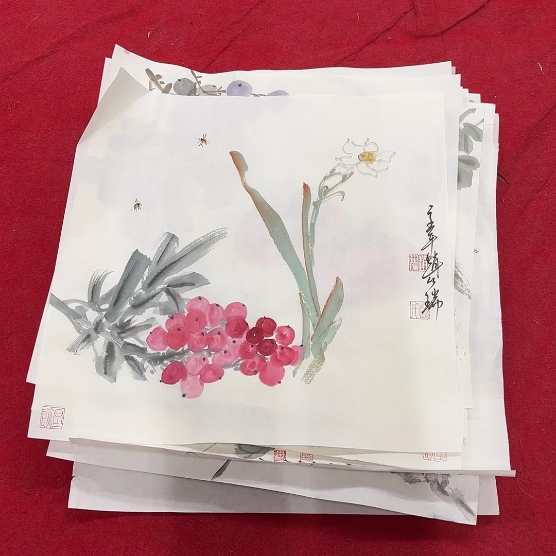 国画花鸟等多种鸟类的栖息