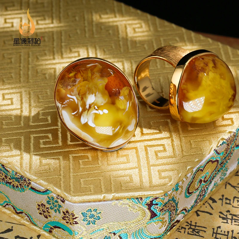 【孤品·绽放】S925银镶嵌天然蜜蜡戒指（带原皮）