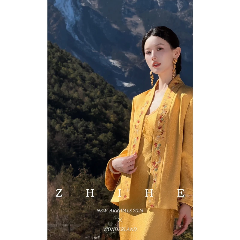 无艳一禾【浮金鸾阁】静奢新中式醋酸银丝提花刺绣外套+蕾丝吊带裙