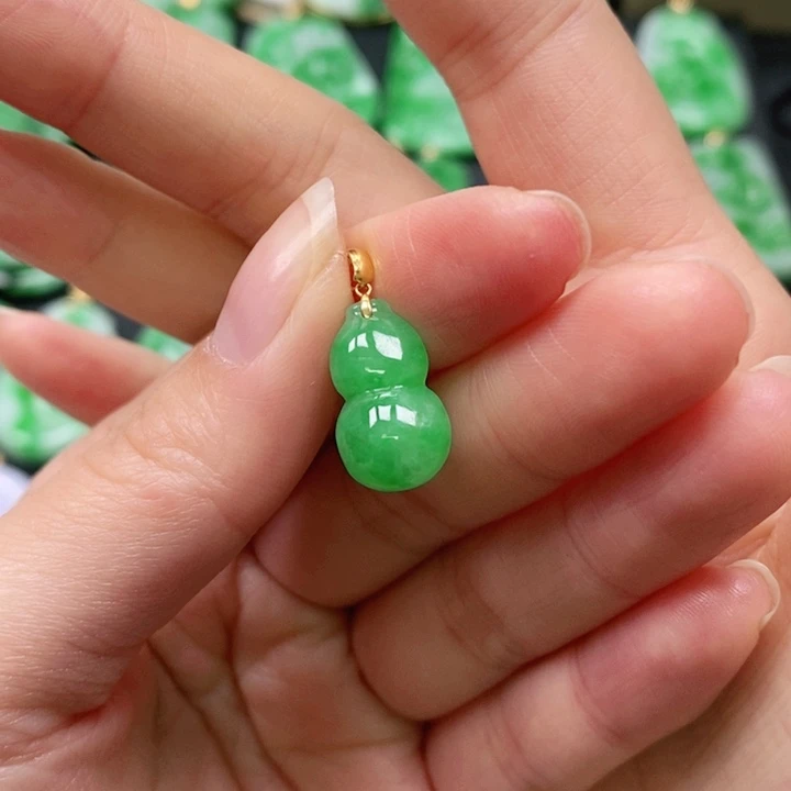 翡翠颈饰未镶嵌吊坠