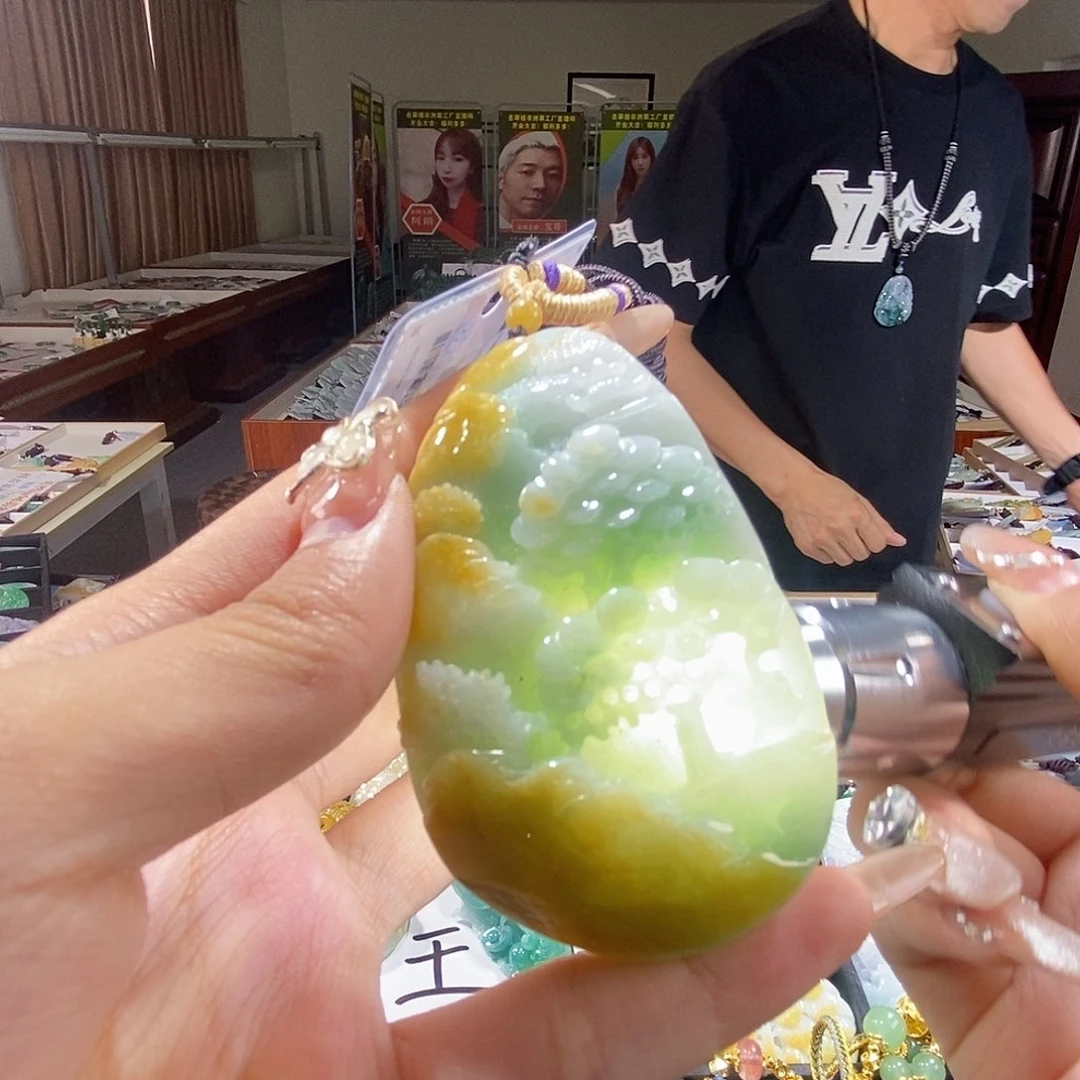 翡翠未镶嵌颈饰翡翠