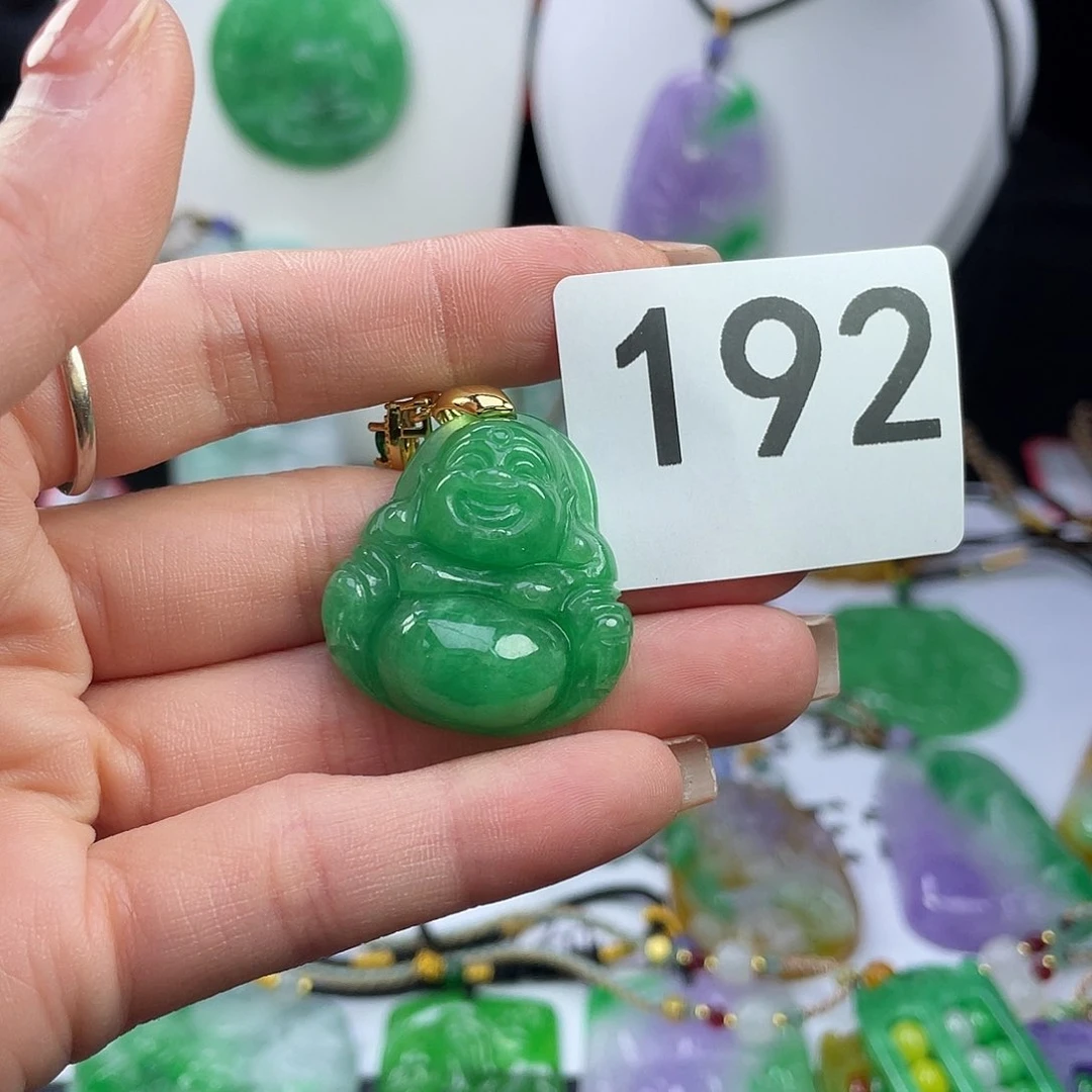 翡翠未镶嵌吊坠(赠链)