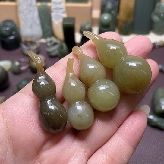 盼***望岫岩河磨玉（透闪石质玉）未镶嵌颈饰