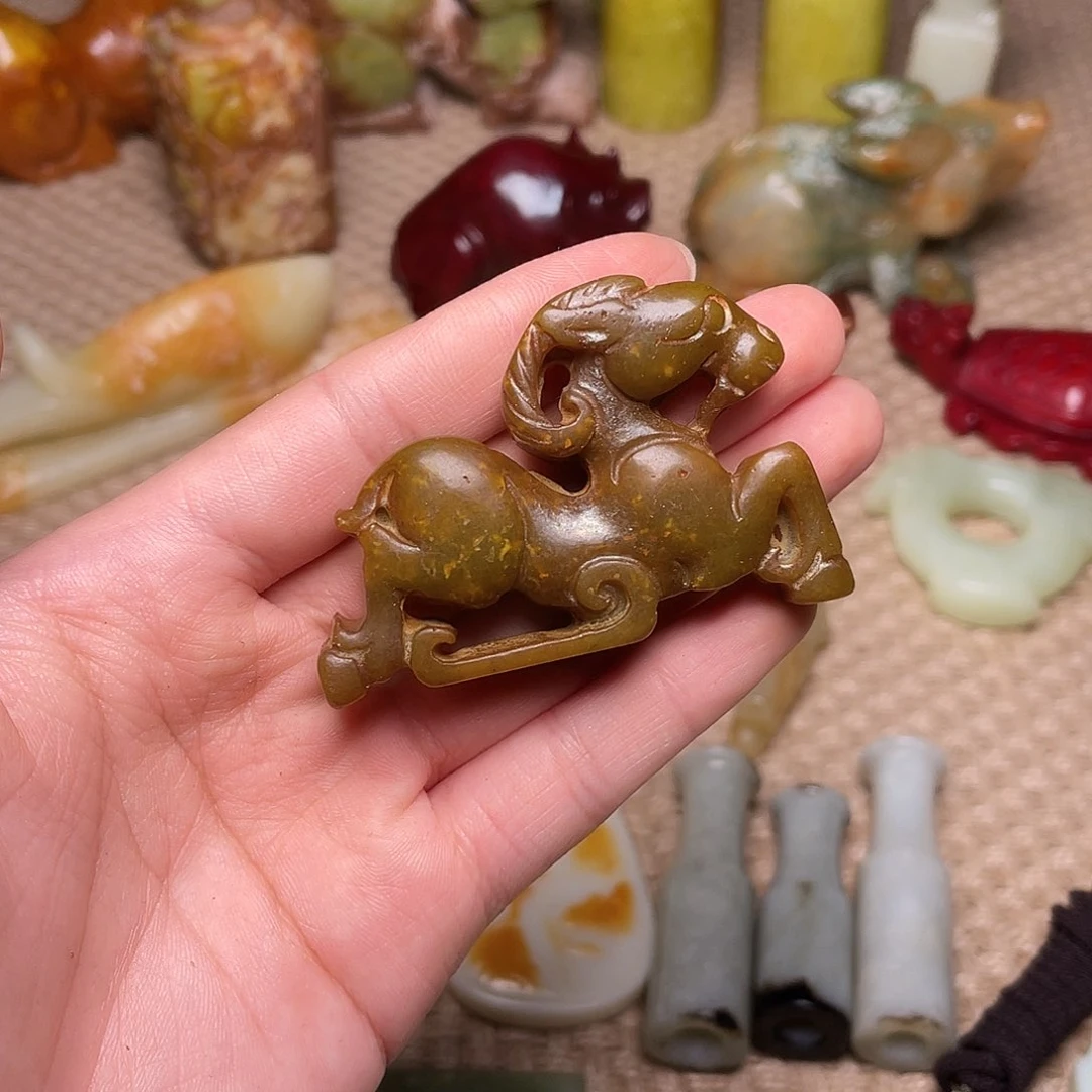 蛇纹石玉未镶嵌颈饰