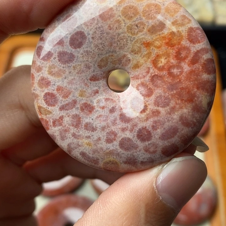 硅化玉颈饰未镶嵌四****石