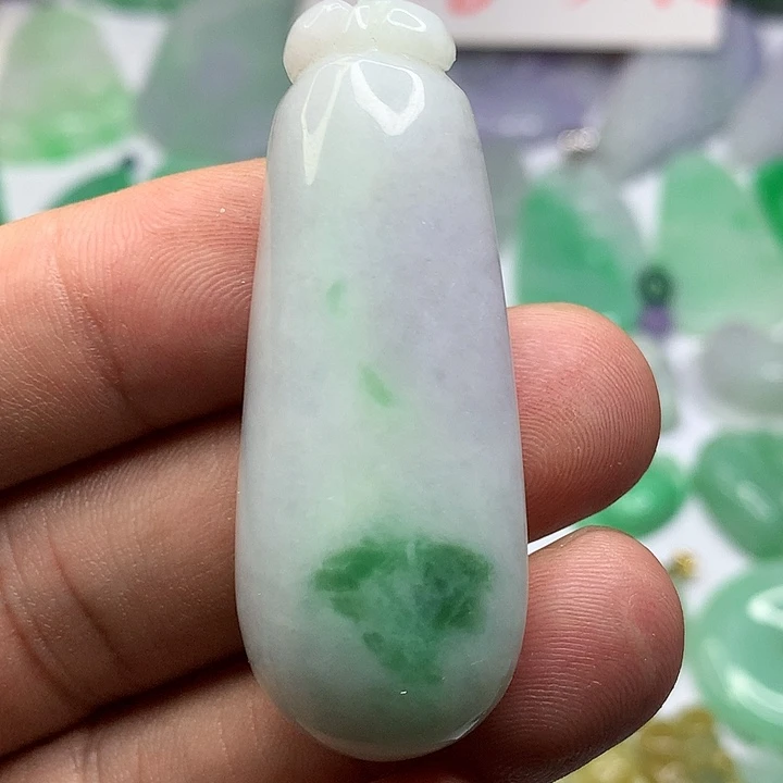 翡翠未镶嵌吊坠(赠链)