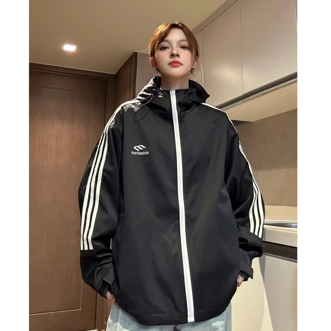 户外休闲情侣连帽夹克风衣春秋季防水宽松条纹拼接冲锋棒球服外套