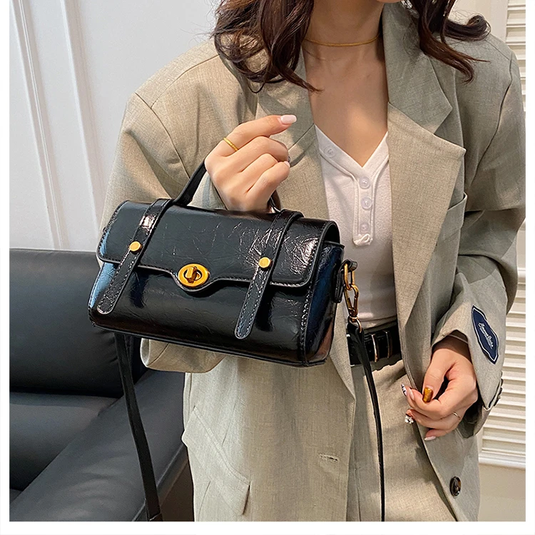 女包时尚肩包单肩斜跨网红百搭简约洋气手提女士小方包休闲小包包