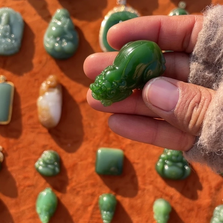 和田玉颈饰未镶嵌