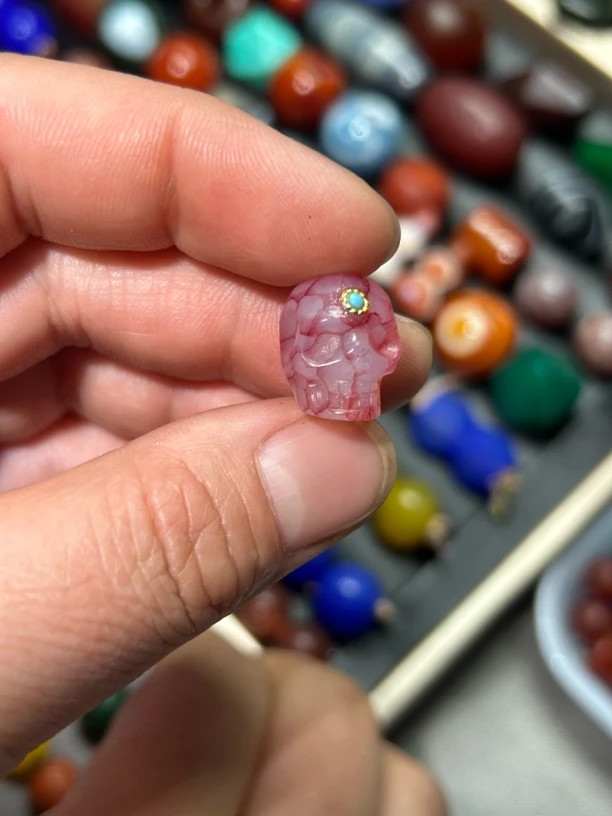 天然材质。玛瑙雕刻