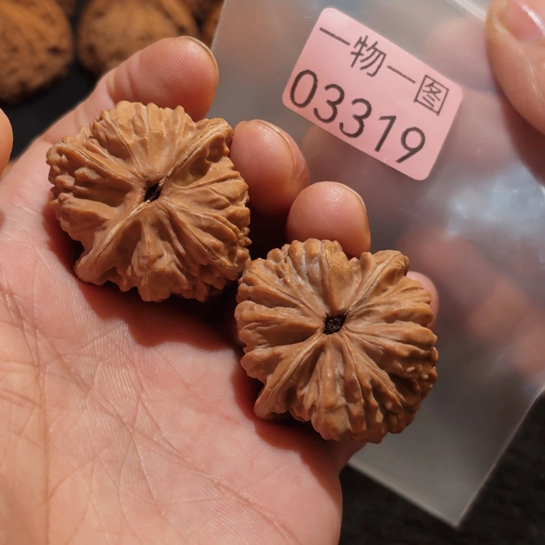 文玩核桃把件赤龙鸡心