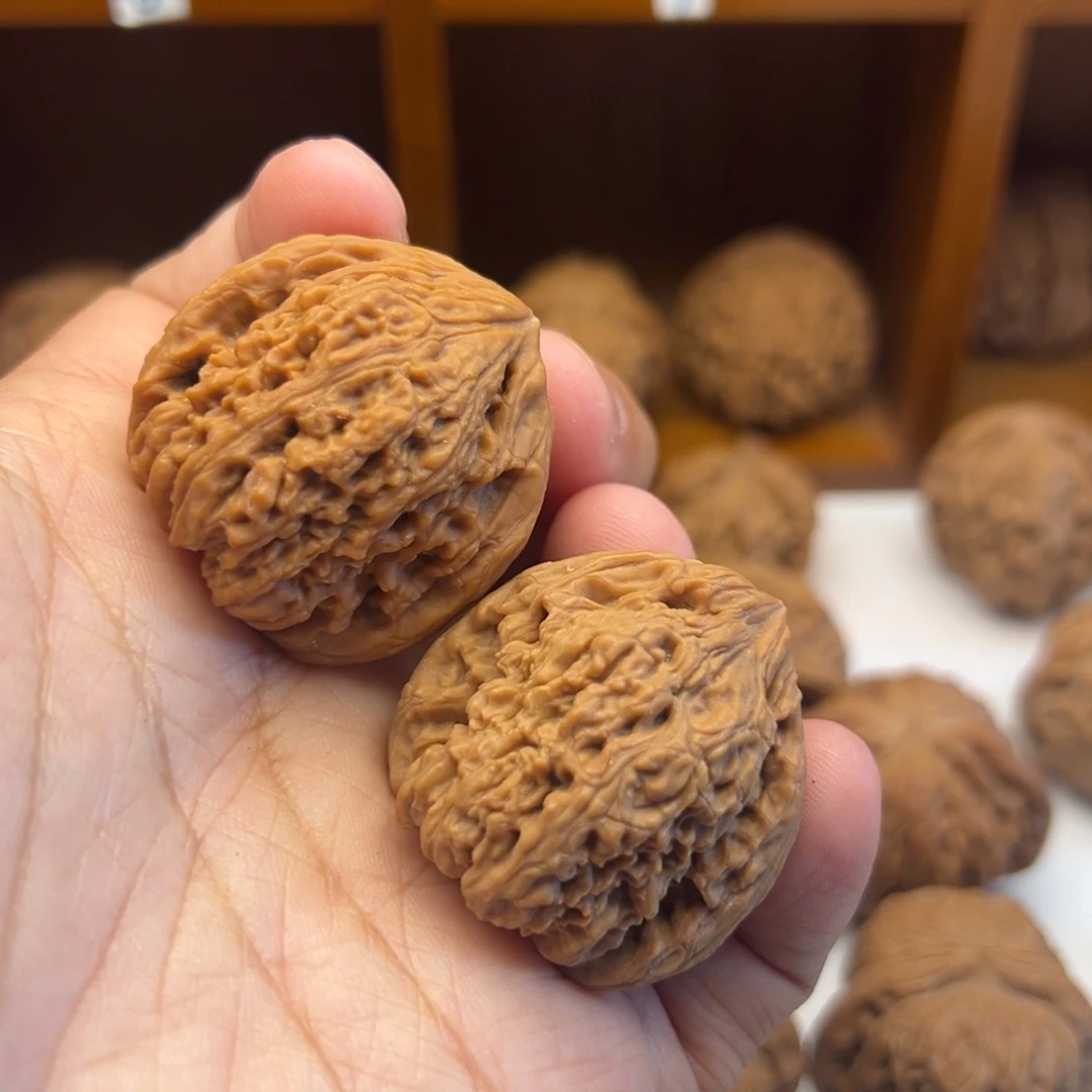 文玩核桃吊坠小丑疆有色差有点黄