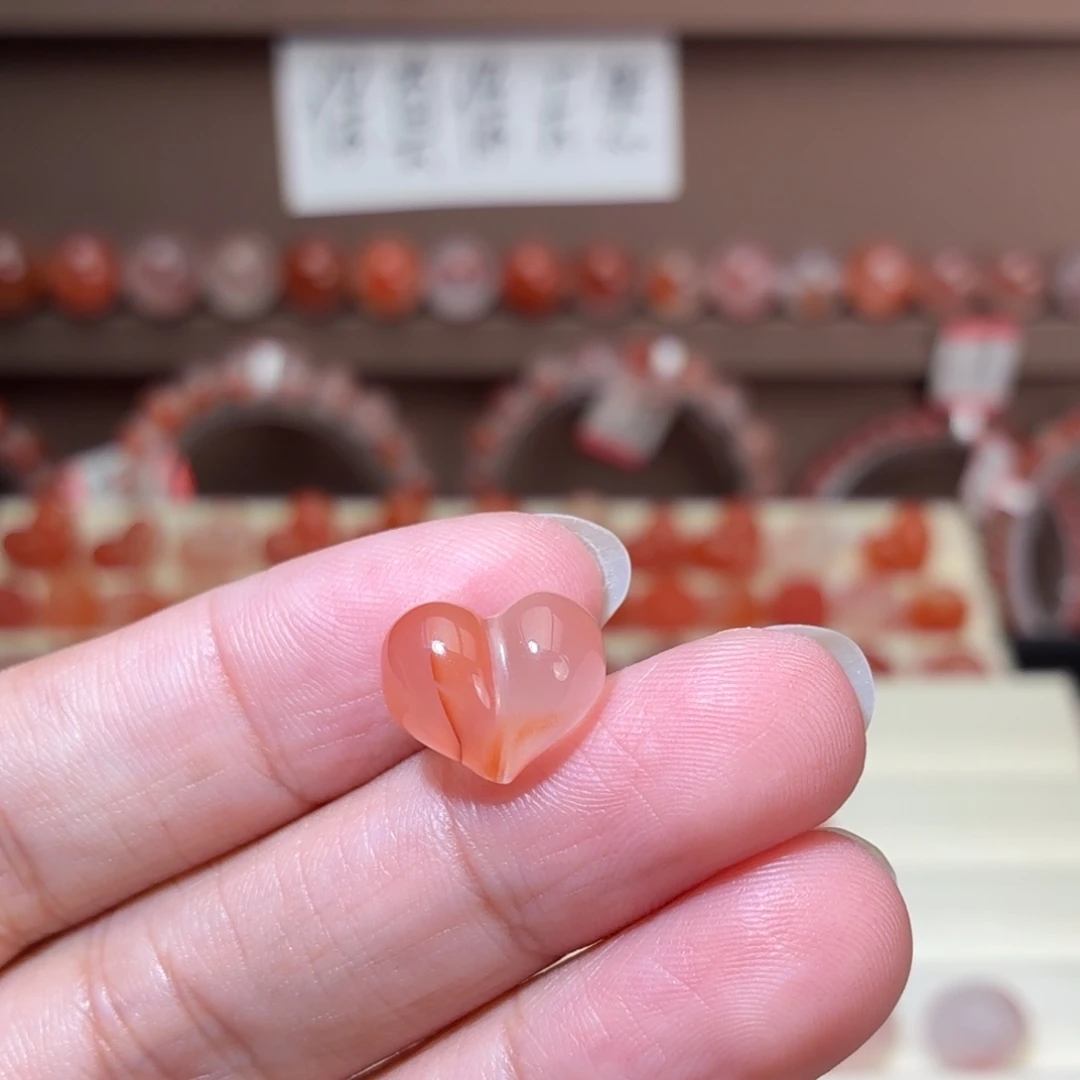 小***橙南红玛瑙未镶嵌川料屁桃心