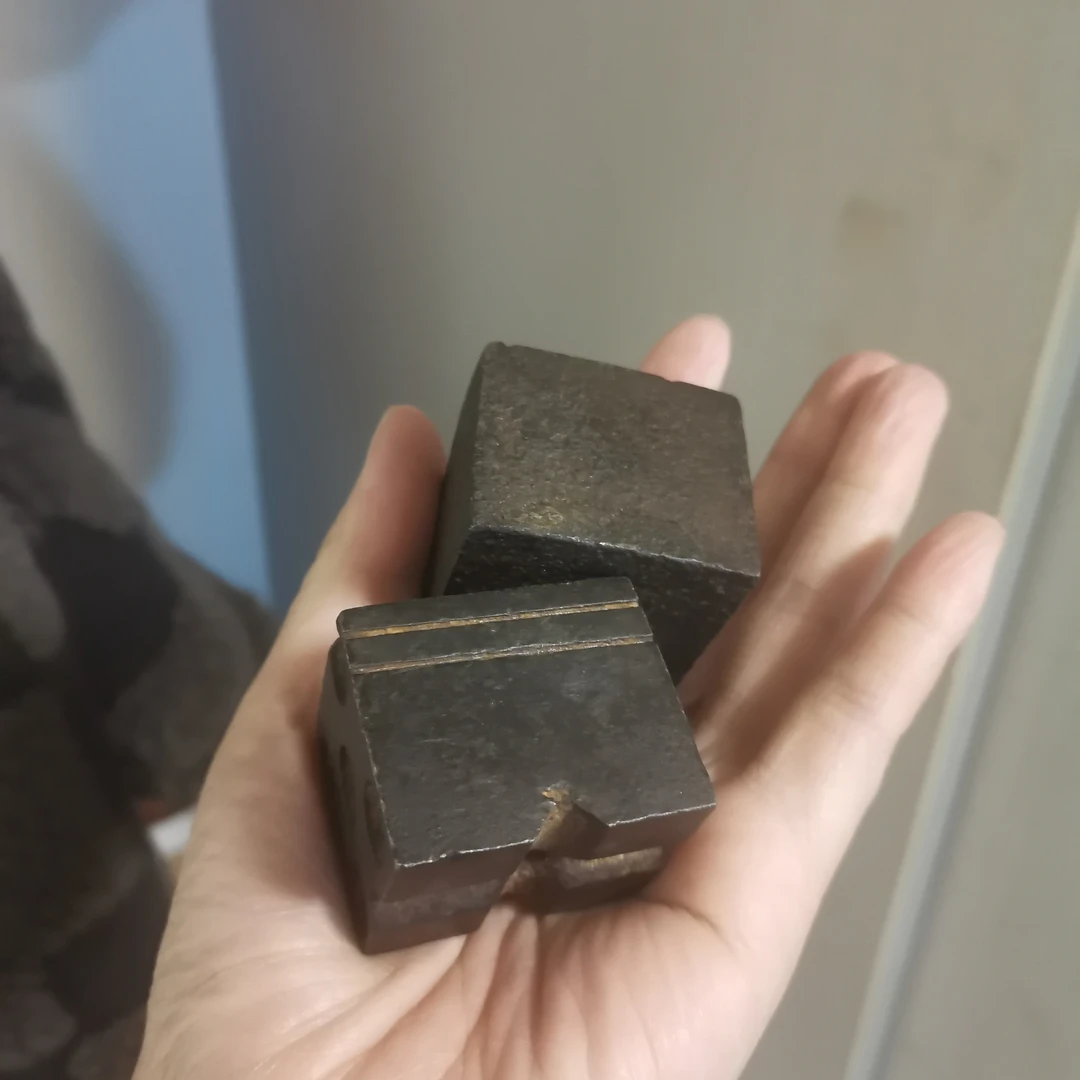 一件铁器，商品如图