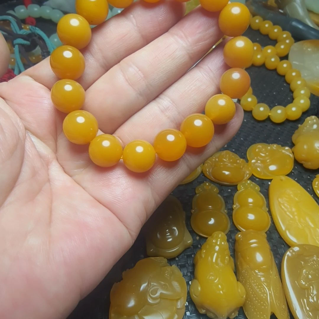 未镶嵌石英质玉（黄龙玉）手链